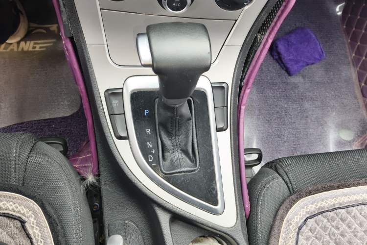 Used Brilliance H530 2017 1.6L Automatic Comfort Model Gear Lever