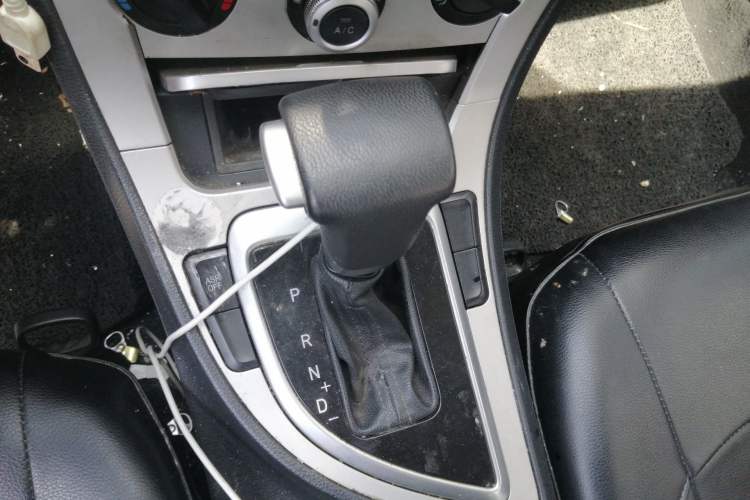 Used Brilliance H530 2017 1.6L Automatic Comfort Model Gear Lever