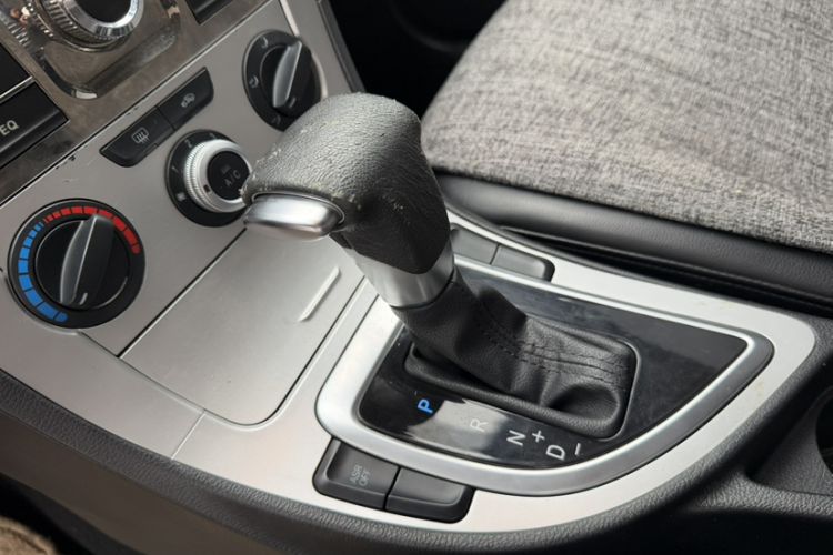 Used Brilliance H530 2017 1.6L Automatic Comfort Model Gear Lever