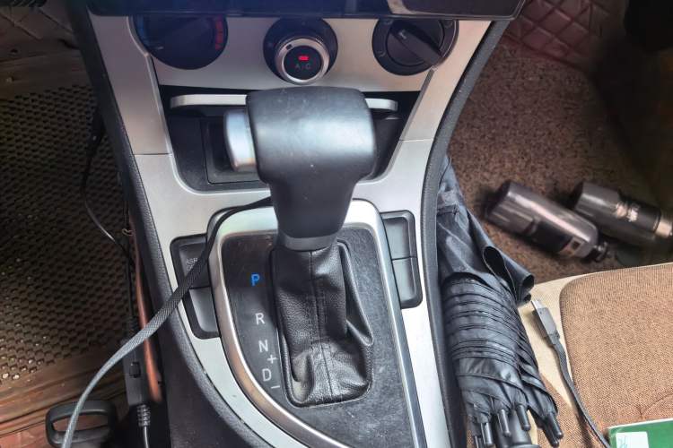 Used Brilliance H530 2017 1.6L Automatic Comfort Model Gear Lever