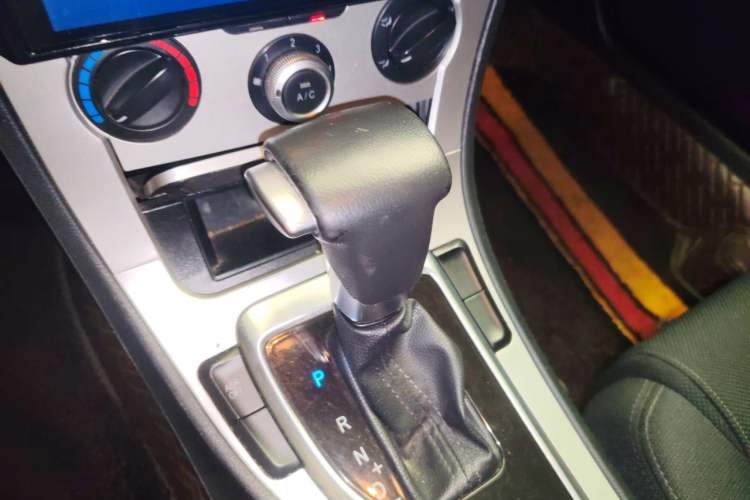Used Brilliance H530 2017 1.6L Automatic Comfort Model Gear Lever