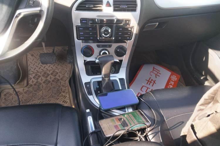 Used Brilliance H530 2017 1.6L Automatic Comfort Model Gear Lever