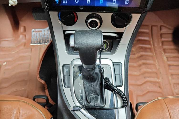 Used Brilliance H530 2017 1.6L Automatic Comfort Model Gear Lever
