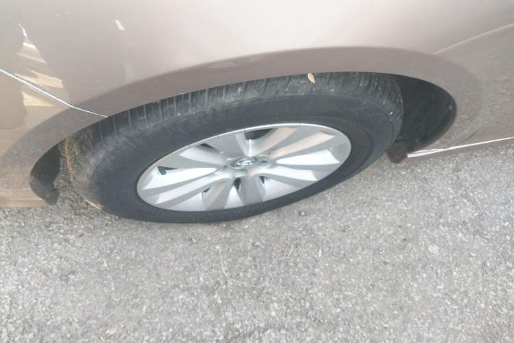 Used Brilliance H530 2017 1.6L Automatic Comfort Model Left Front Wheel Hub