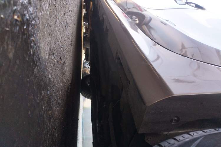 Used Brilliance H530 2017 1.6L Automatic Comfort Model Left Side Sill