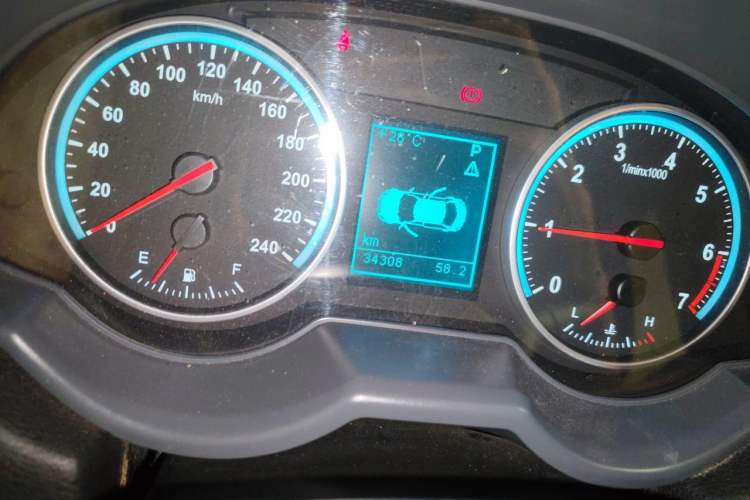 Used Brilliance H530 2017 1.6L Automatic Comfort Model Odometer Close Up