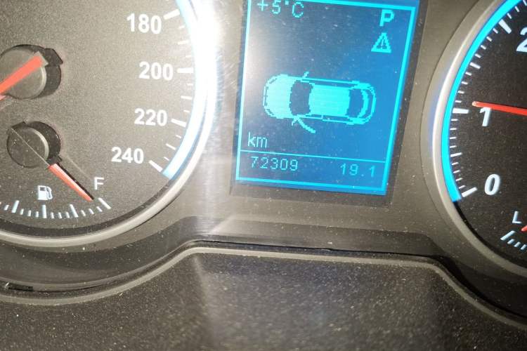 Used Brilliance H530 2017 1.6L Automatic Comfort Model Odometer Close Up
