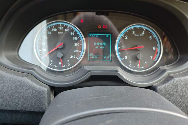 Used Brilliance H530 2017 1.6L Automatic Comfort Model Odometer Close Up
