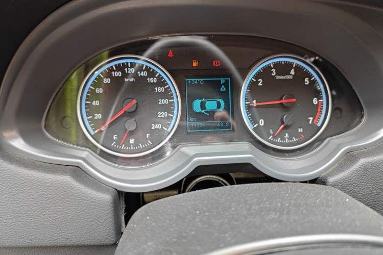 Used Brilliance H530 2017 1.6L Automatic Comfort Model Odometer Close Up