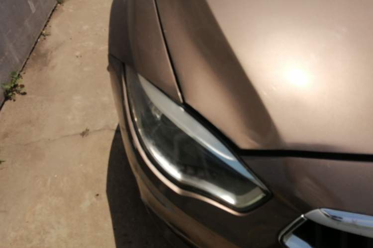 Used Brilliance H530 2017 1.6L Automatic Comfort Model Right Front Headlight