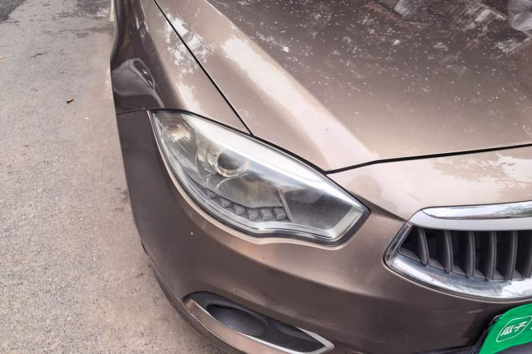 Used Brilliance H530 2017 1.6L Automatic Comfort Model Right Front Headlight