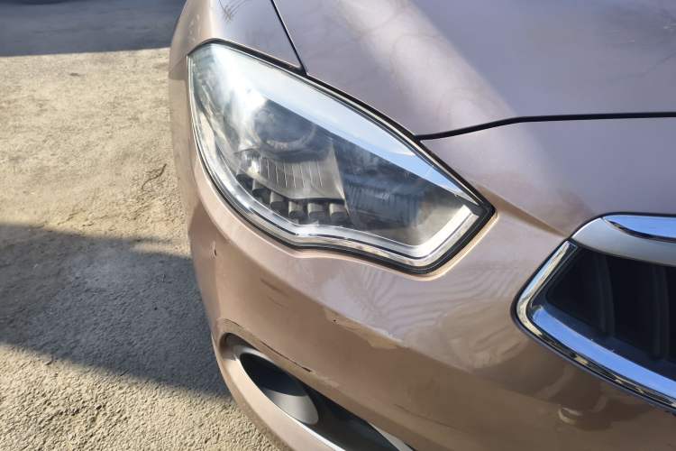 Used Brilliance H530 2017 1.6L Automatic Comfort Model Right Front Headlight