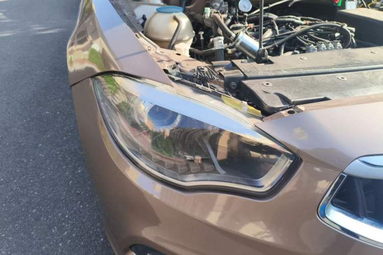Used Brilliance H530 2017 1.6L Automatic Comfort Model Right Front Headlight