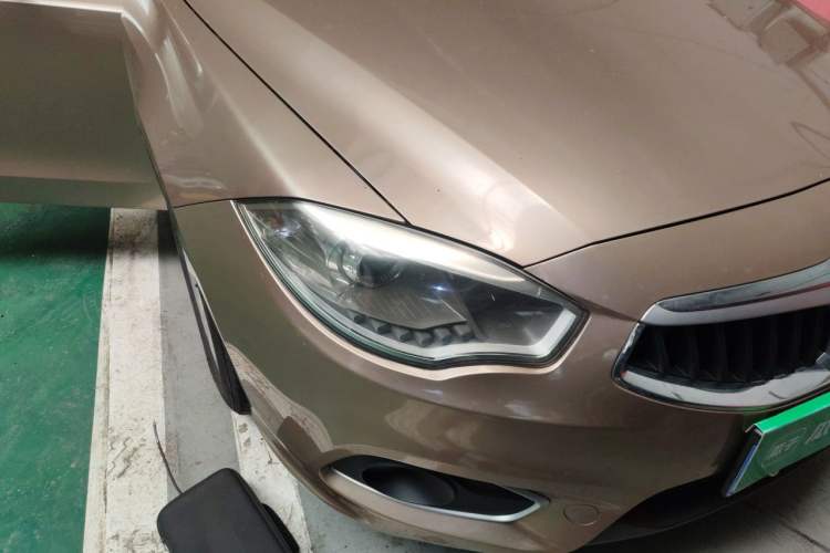 Used Brilliance H530 2017 1.6L Automatic Comfort Model Right Front Headlight