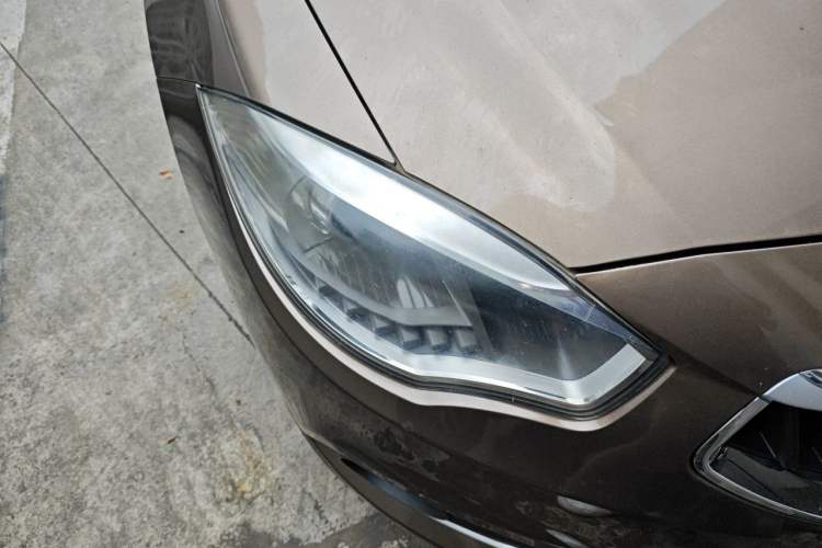 Used Brilliance H530 2017 1.6L Automatic Comfort Model Right Front Headlight