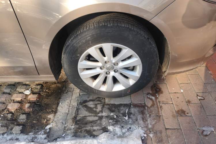Used Brilliance H530 2017 1.6L Automatic Comfort Model Right Front Wheel Hub