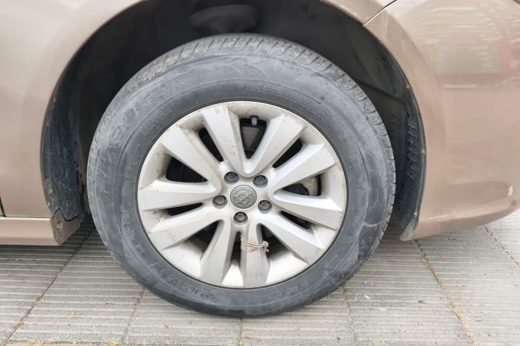 Used Brilliance H530 2017 1.6L Automatic Comfort Model Right Front Wheel Hub