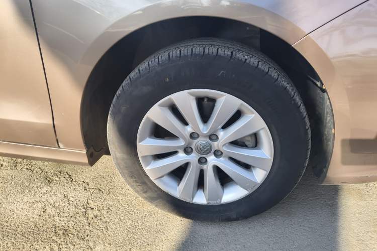 Used Brilliance H530 2017 1.6L Automatic Comfort Model Right Front Wheel Hub