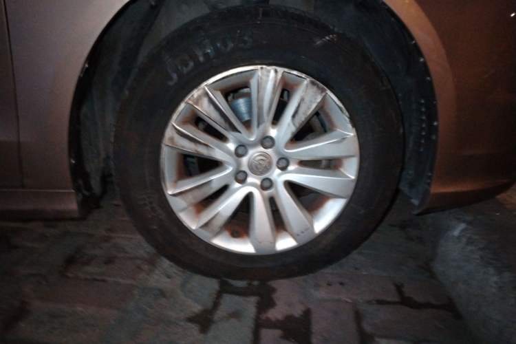 Used Brilliance H530 2017 1.6L Automatic Comfort Model Right Front Wheel Hub