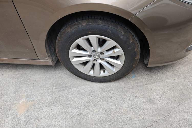 Used Brilliance H530 2017 1.6L Automatic Comfort Model Right Front Wheel Hub