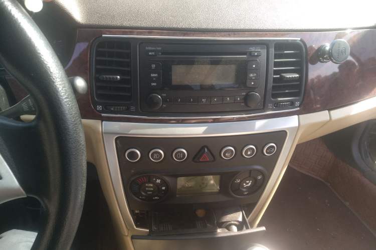 Used Brilliance Junjie 2008 1.8L Manual Luxury Version Audio And AC Panel