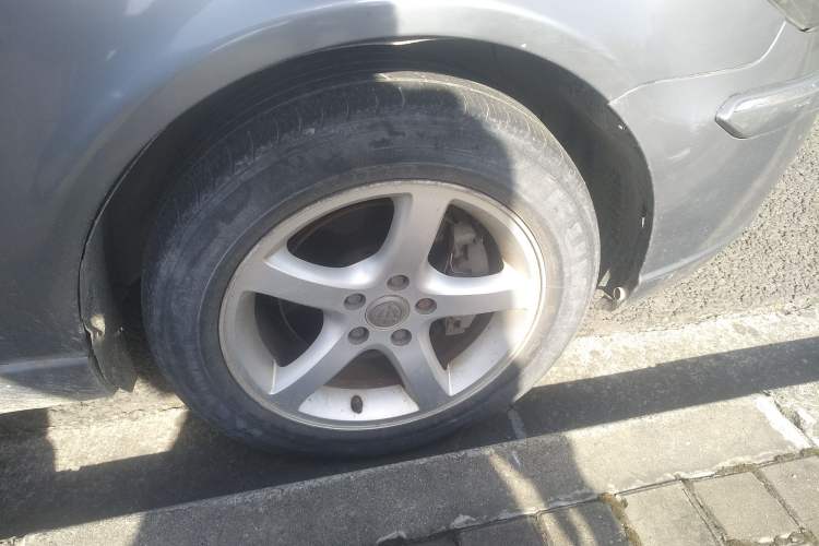 Used Brilliance Junjie 2008 1.8L Manual Luxury Version Right Front Wheel Hub