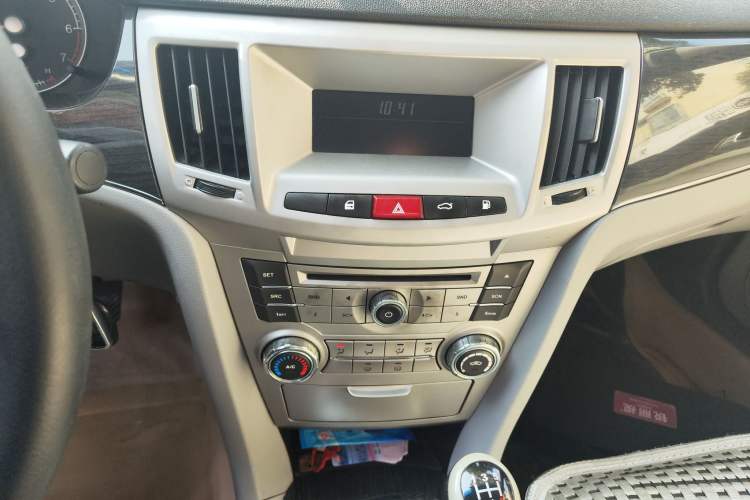 Used Brilliance Junjie 2011 1.6L Manual Comfort Model Audio And AC Panel