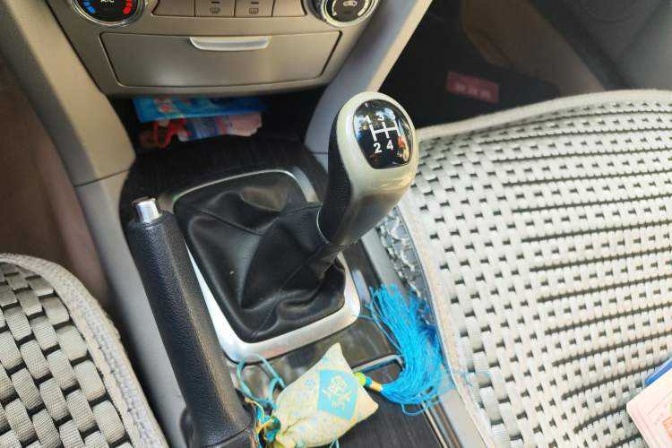 Used Brilliance Junjie 2011 1.6L Manual Comfort Model Gear Lever