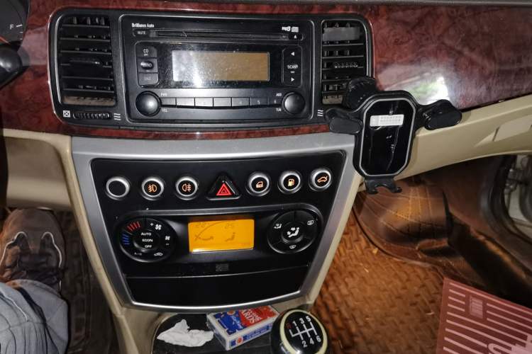 Used Brilliance Junjie 2011 1.8T Manual Luxury Model Audio And AC Panel
