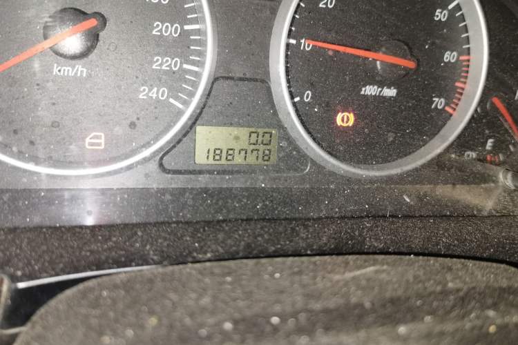 Used Brilliance Junjie 2011 1.8T Manual Luxury Model Odometer Close Up