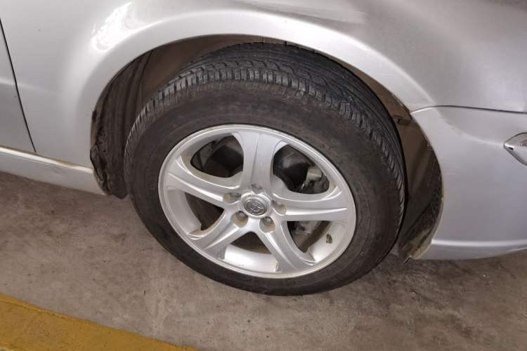 Used Brilliance Junjie 2011 1.8T Manual Luxury Model Right Front Wheel Hub