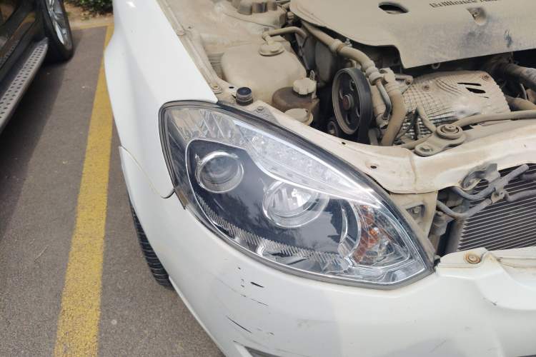 Used Brilliance Junjie 2011 1.6L Manual Comfort Model Right Front Headlight