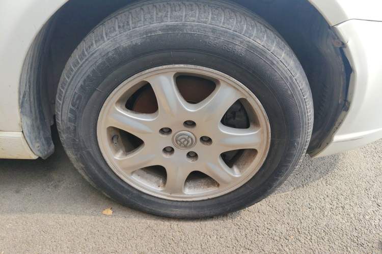 Used Brilliance Junjie 2011 1.6L Manual Comfort Model Right Front Wheel Hub