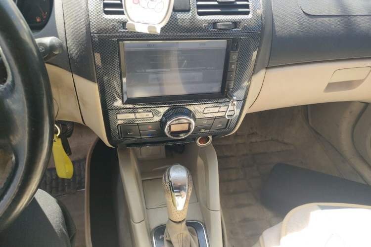 Used Brilliance Junjie Cross 2010 FlyXuan 1.5L Automatic Sport Model Audio And AC Panel