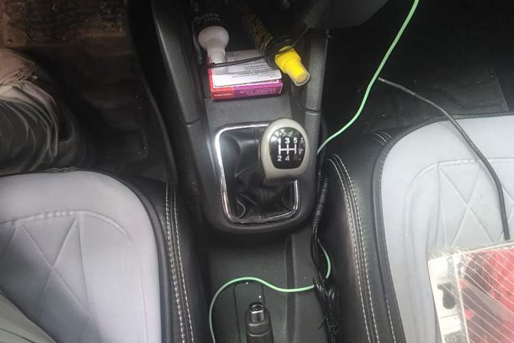 Used Brilliance Junjie Cross 2010 1.5L Manual Luxury Edition Gear Lever