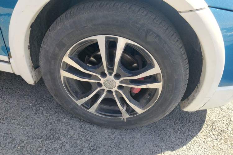 Used Brilliance Junjie Cross 2010 FlyXuan 1.5L Automatic Sport Model Right Front Wheel Hub