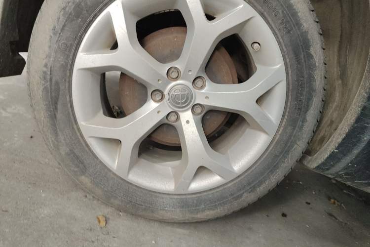 Used Brilliance Junjie Cross 2010 1.5L Automatic Comfort Edition Right Front Wheel Hub