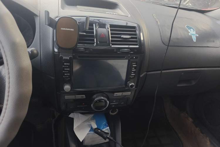 Used Brilliance Junjie Cross 2010 1.5L Manual Luxury Edition Audio And AC Panel
