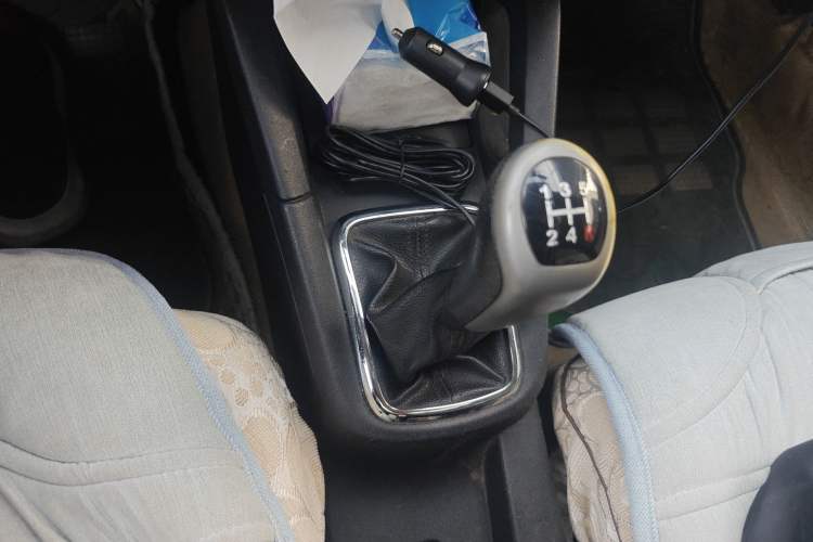 Used Brilliance Junjie Cross 2010 1.5L Manual Luxury Edition Gear Lever