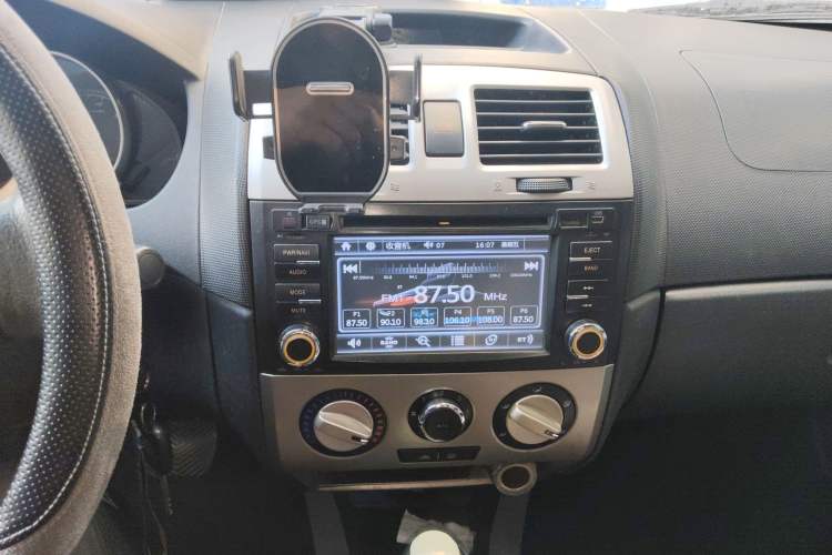 Used Brilliance Junjie Cross 2010 1.5L Automatic Comfort Edition Audio And AC Panel