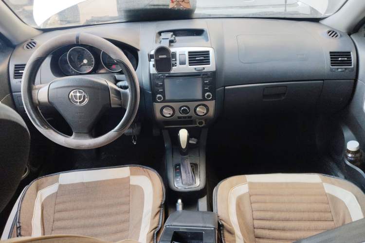 Used Brilliance Junjie Cross 2010 1.5L Automatic Comfort Edition Center Console