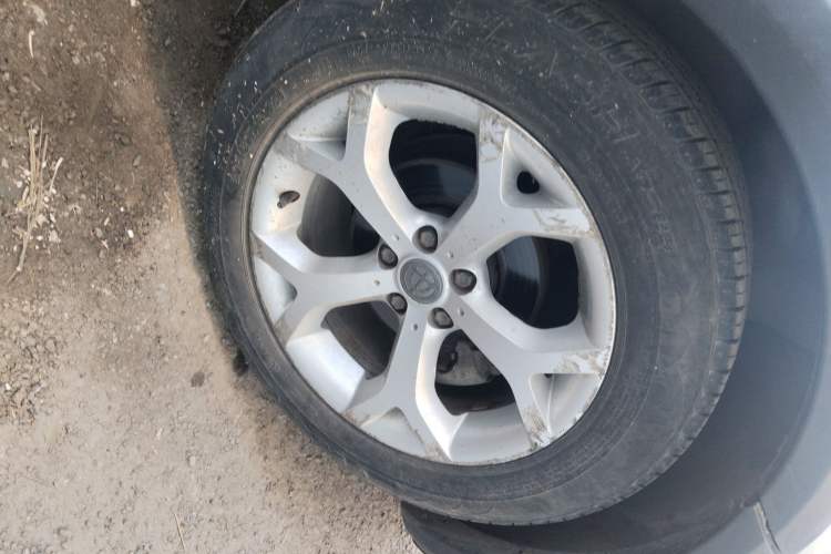 Used Brilliance Junjie Cross 2010 1.5L Automatic Comfort Edition Right Front Wheel Hub