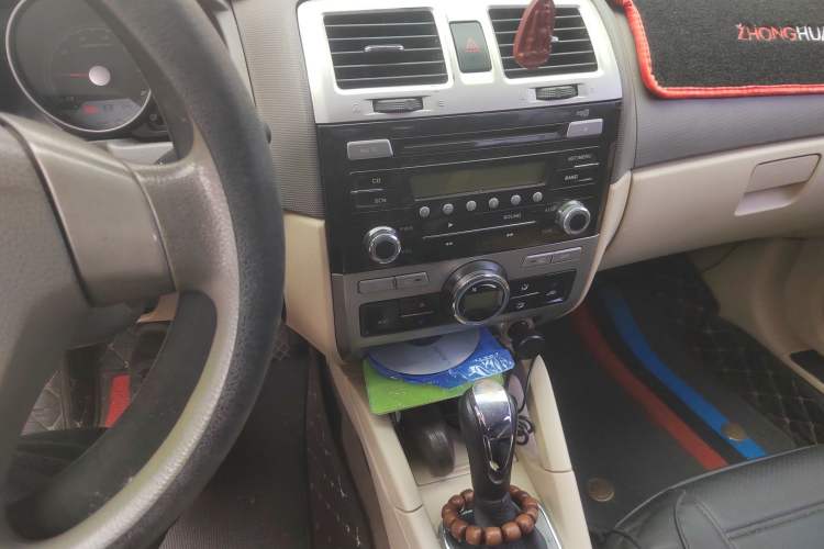Used Brilliance Junjie Cross 2010 1.5L Automatic Luxury Edition Audio And AC Panel