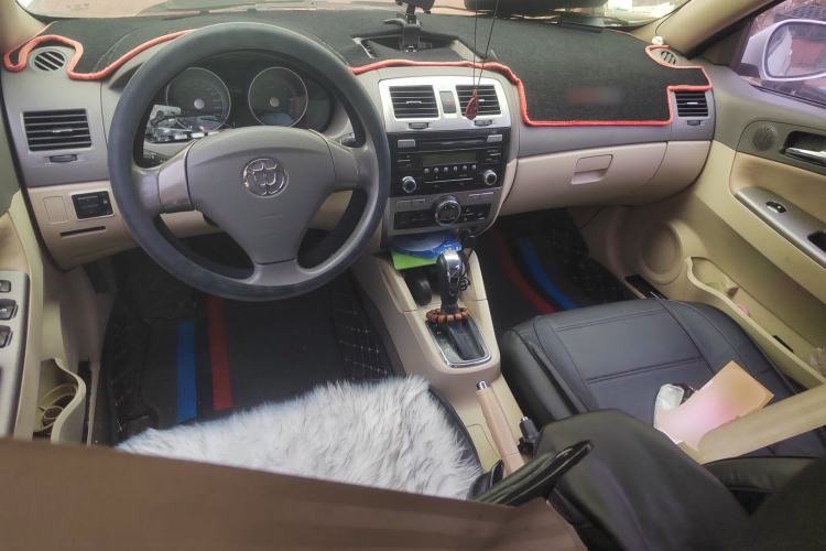 Used Brilliance Junjie Cross 2010 1.5L Automatic Luxury Edition Center Console