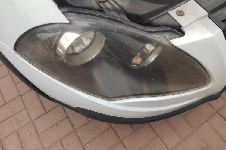 Used Brilliance Junjie Cross 2010 1.5L Automatic Luxury Edition Right Front Headlight