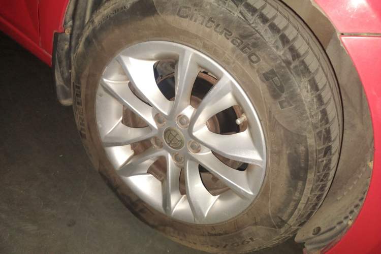 Used Brilliance Junjie FRV 2008 1.3L Manual Comfort Version Right Front Wheel Hub