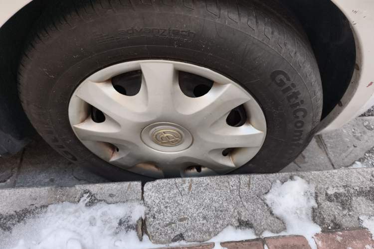 Used Brilliance Junjie FRV 2008 1.3L Manual Comfort Version Right Front Wheel Hub