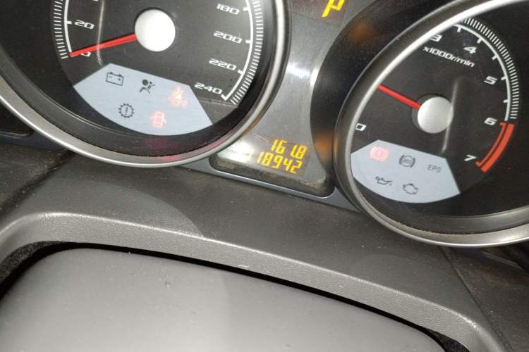 Used Brilliance Junjie FRV 2010 1.5L Automatic Luxury Edition Odometer Close Up