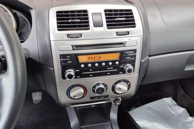 Used Brilliance Junjie FRV 2010 1.3L Manual Comfort Edition Audio And AC Panel