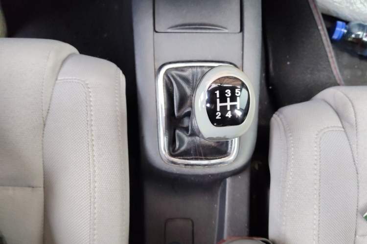 Used Brilliance Junjie FRV 2010 1.3L Manual Comfort Edition Gear Lever